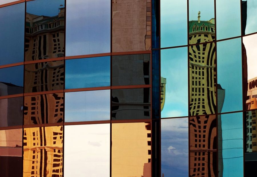 Multi-shade reflective glass facade